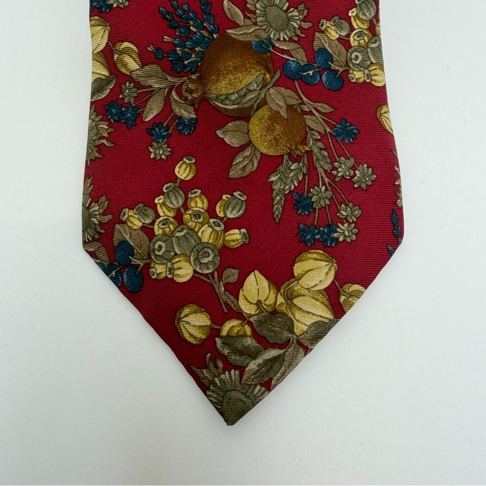 Vintage BURBERRY men's tie crafted from 100% silk designer made in Englund - Picture 4 of 9